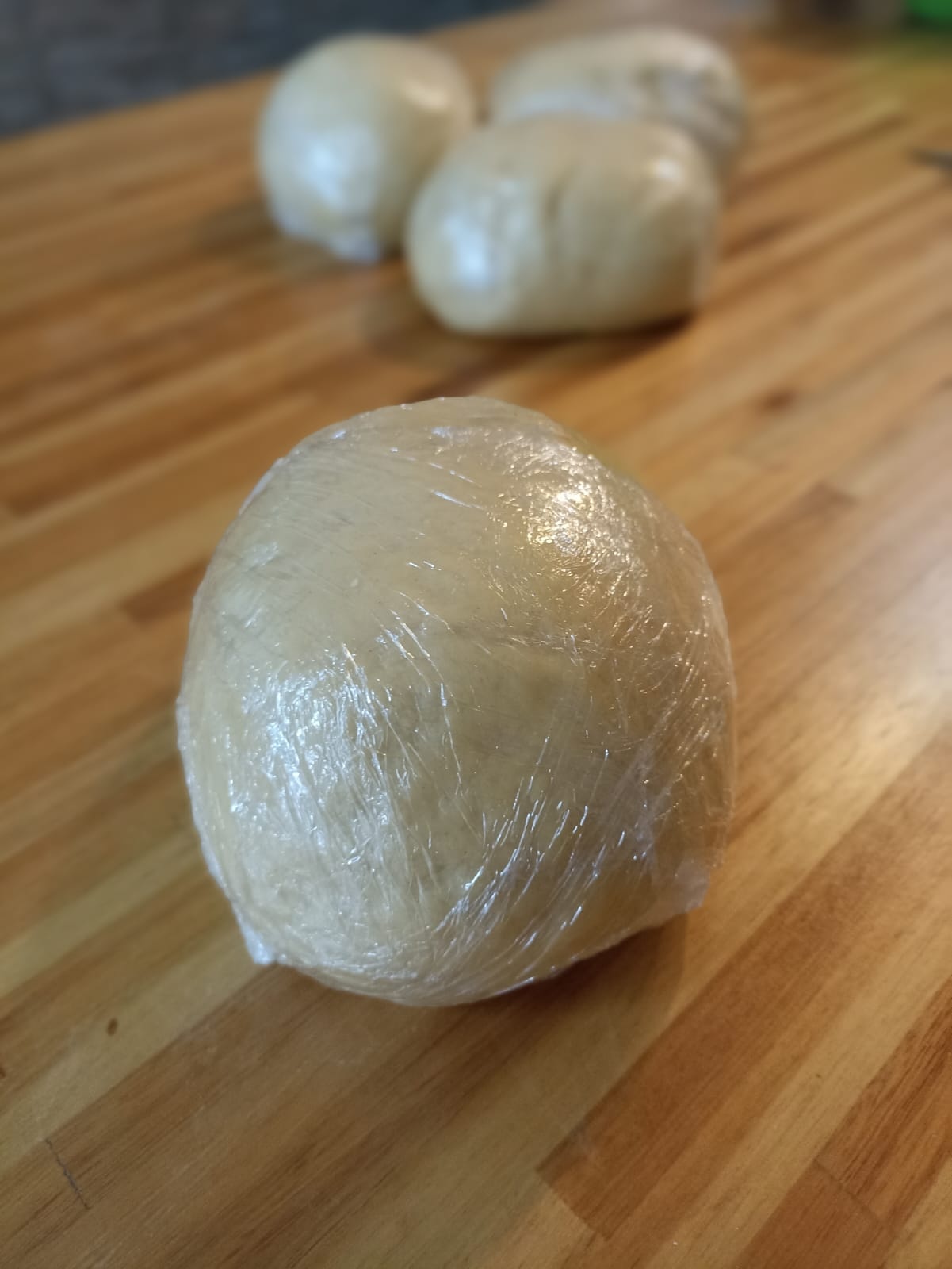 Bollo de masa de pasta fresca en reposo
